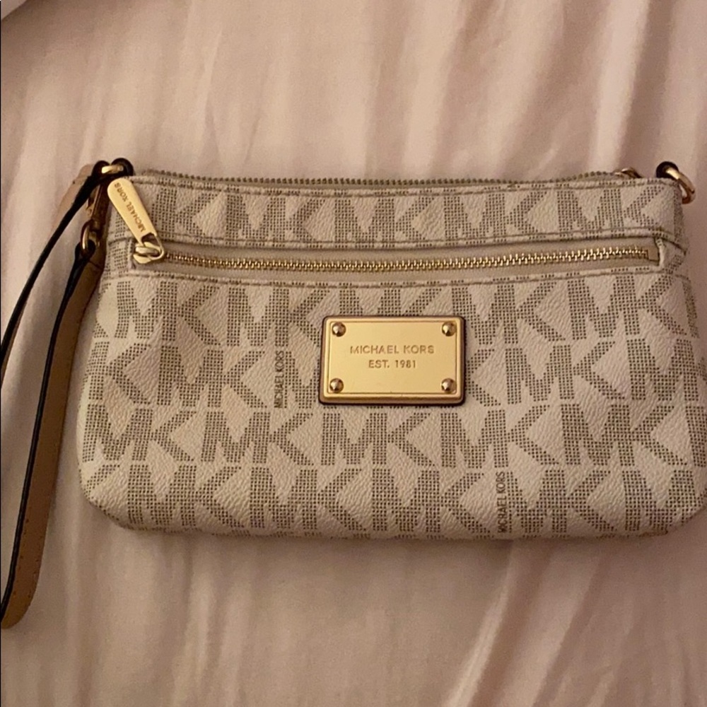 Micheal Kors wristlet